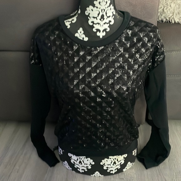 HOLLISTER California Black with Sequin Sweater Size M - Picture 1 of 8